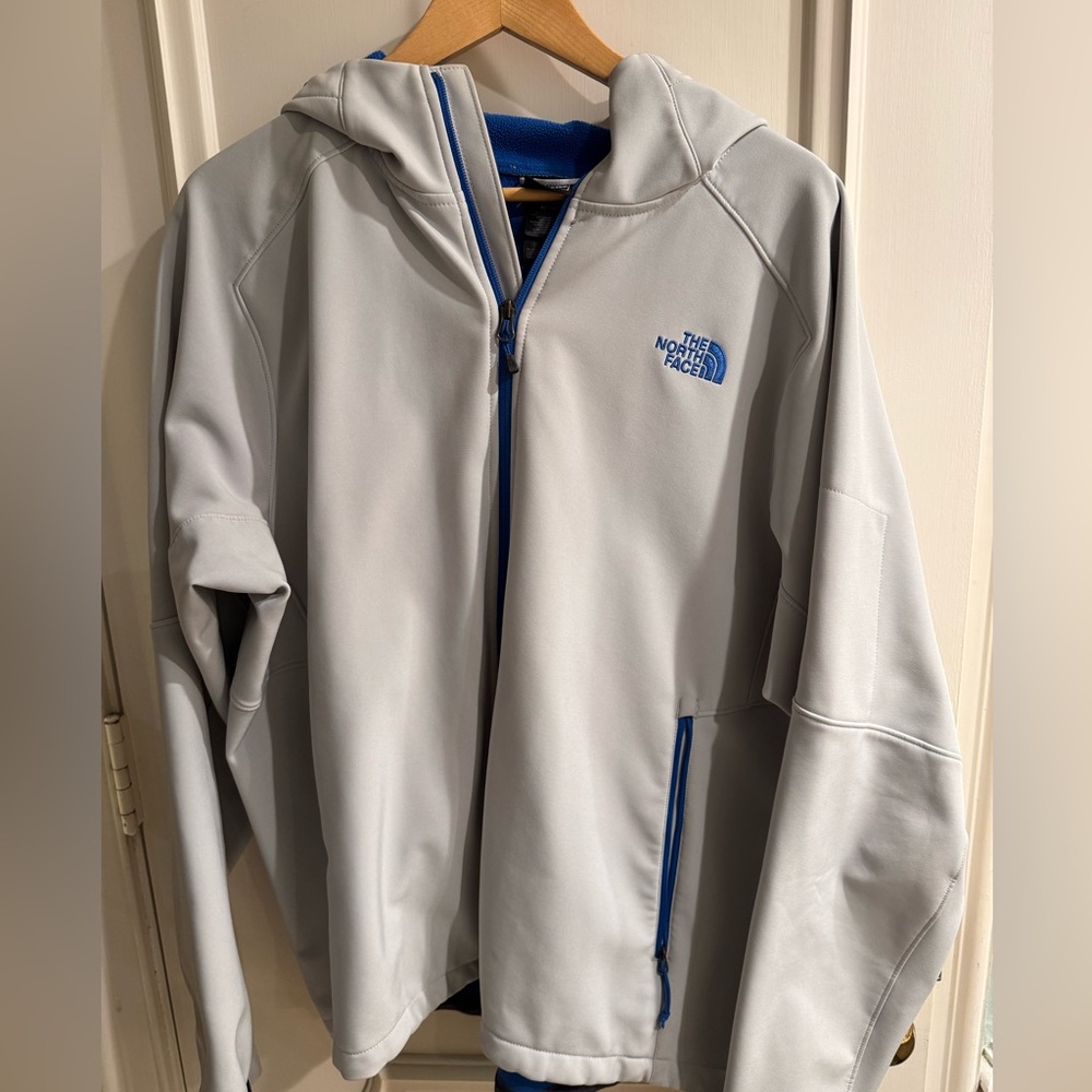 Lot of SIX Men’s NORTH FACE Jackets/Coat/Sweaters, size L and XL